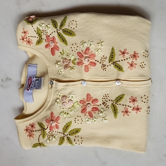 NWOT Roper yellow embroidered cardigan size large - Picture 17 of 17